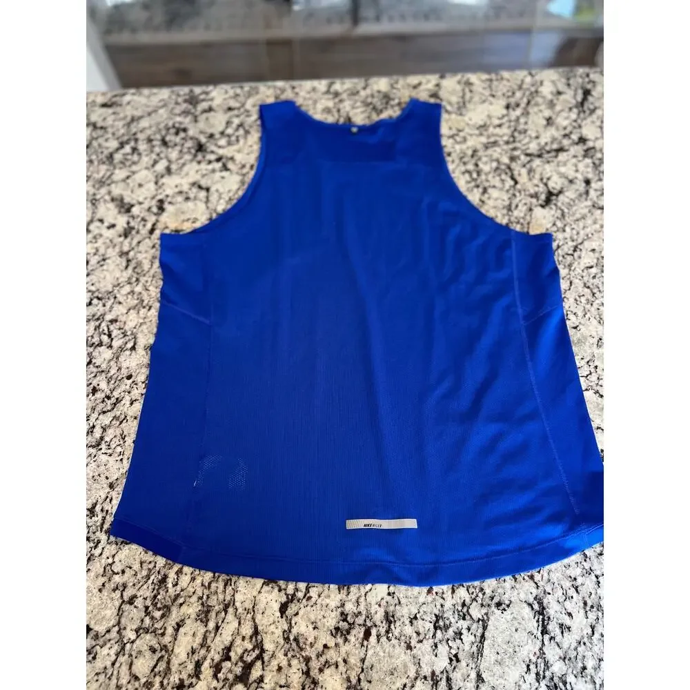 Nike women’s top size XL